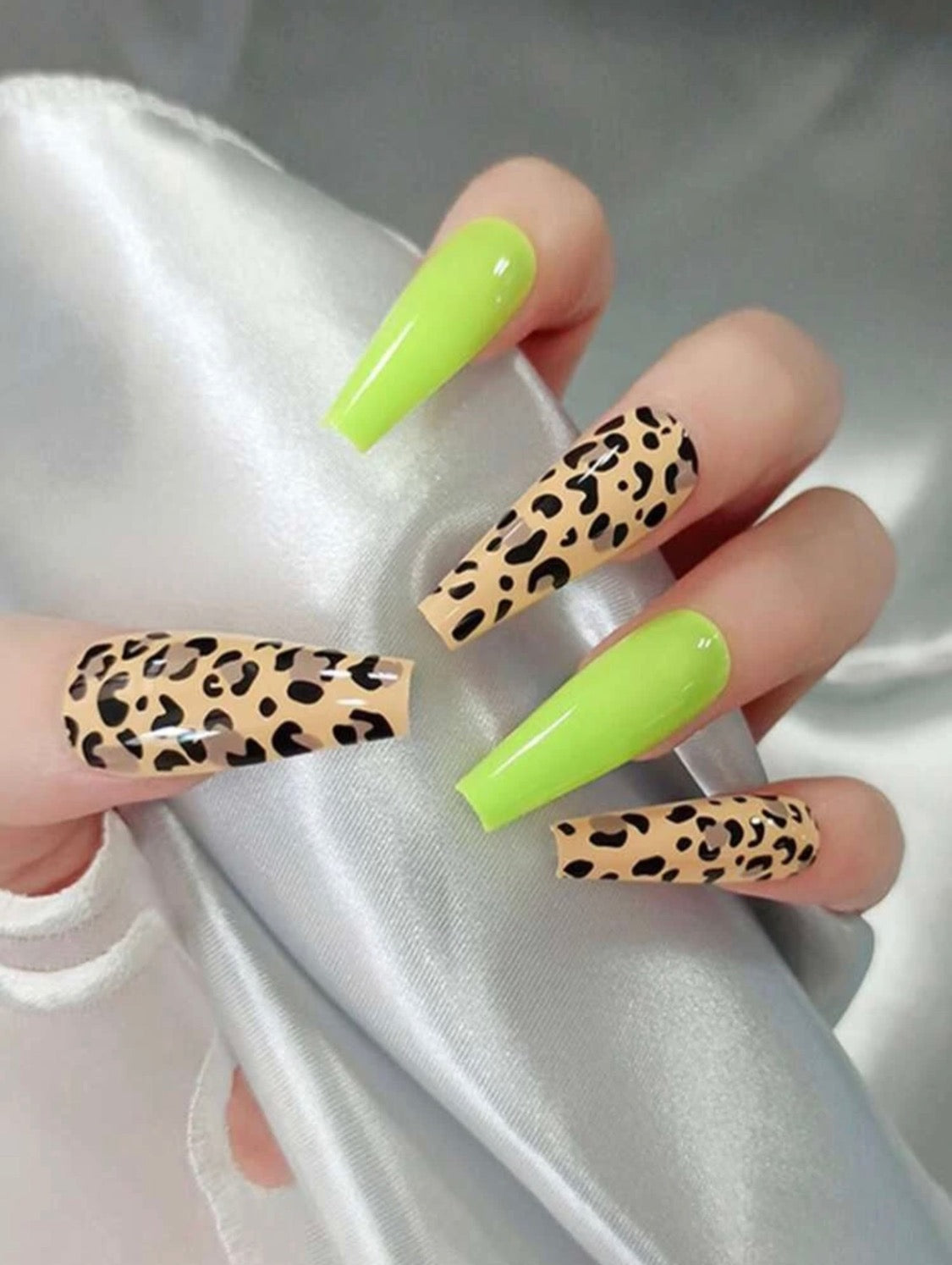 On Sight Leopard Print Nails