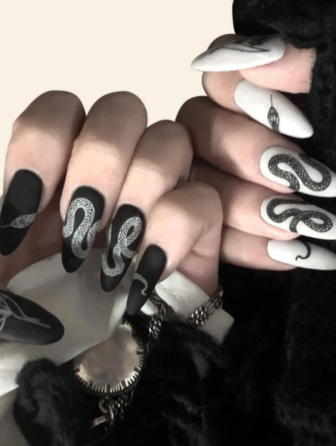 Snake White & Black Nail Set